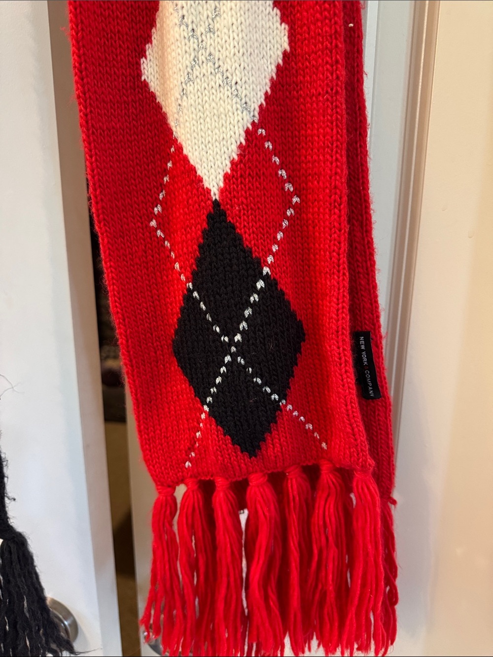 NY&Co Scarves - Black and Red bundle - Picture 7 of 9